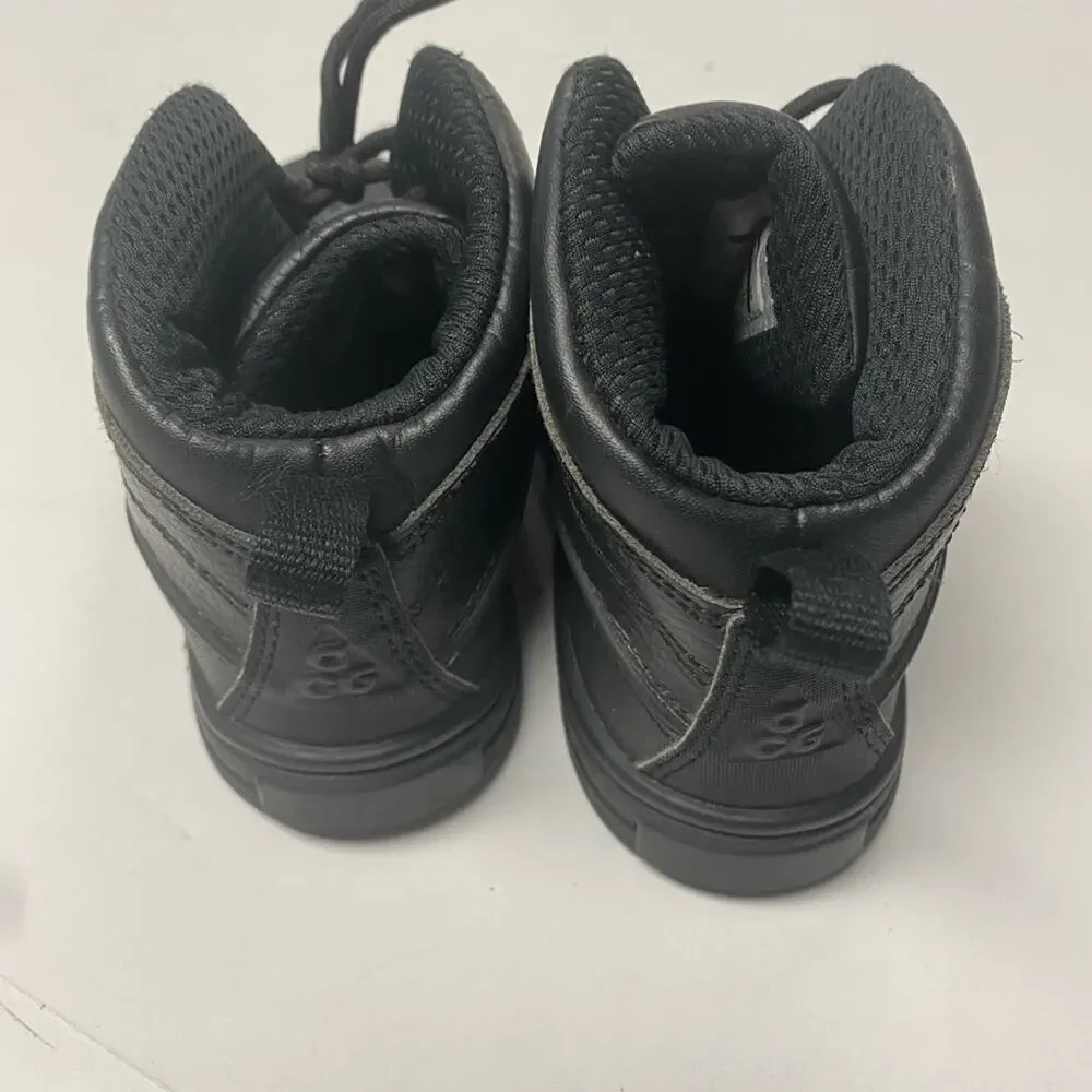 NIKE BOYS SNEAKER SIZE 8